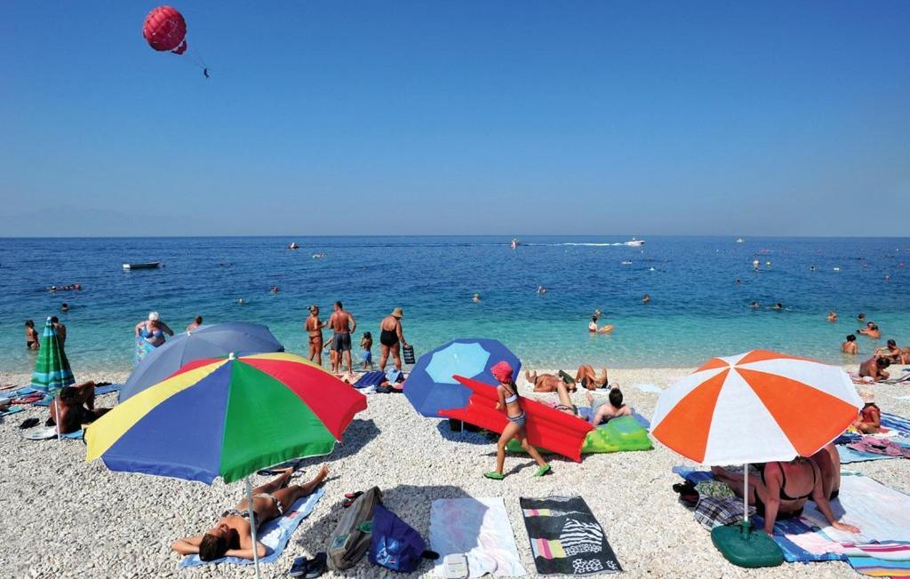 Vacation Apartments Feniks Tučepi Екстериор снимка
